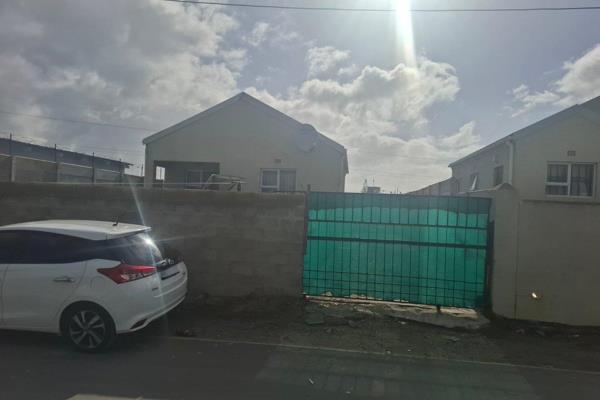 We are happy to introduce this house in Strand .
3 bedrooms, open plan kitchen and lounge ,bathroom .
Big yard for future extensions ...