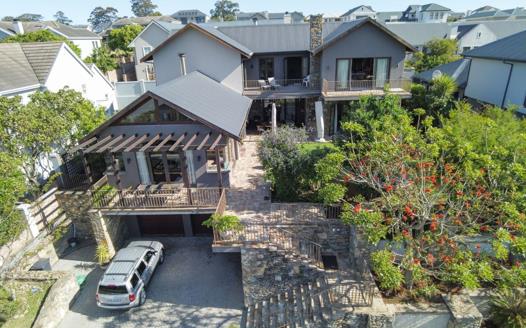 5 Bedroom House for sale in Kraaibosch Manor