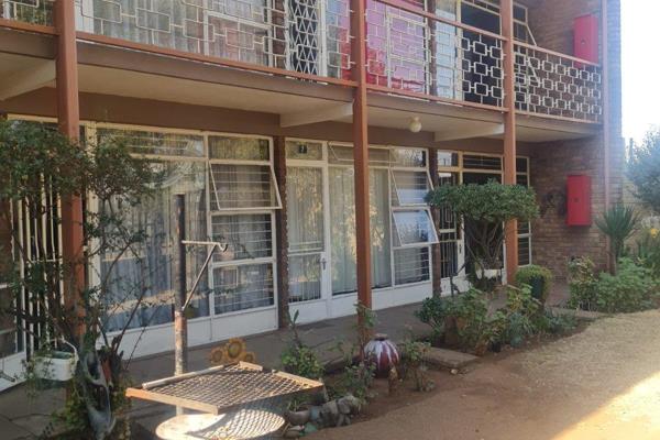 17 Bachelor flats (with own pre-paid meter) each 30m&#178; rented out @R3690each
Open plan living room with kitchen and bathroom
10 ...