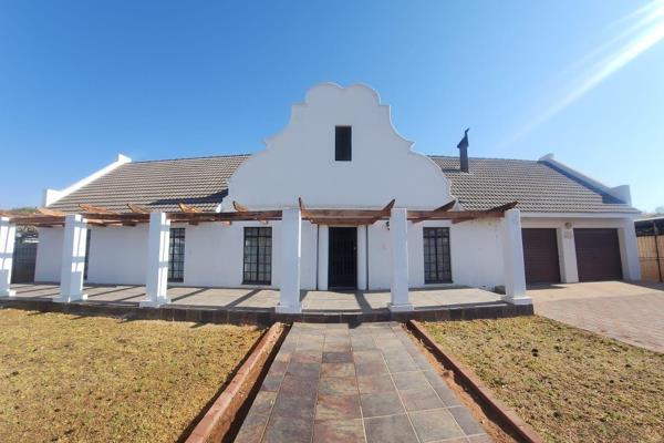 4 bedroom house to rent
2 bathroom
2 living rooms
Kitchen with separate Scullery
Big Swimming Pool with a build-in-braai