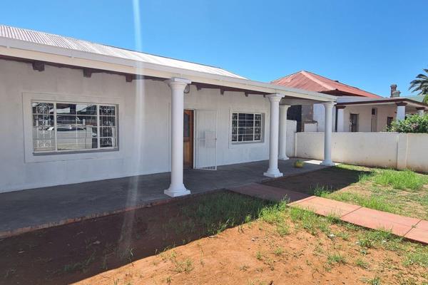 This newly revamped office building is located in the well known street of Du Toitspan.
The property offers the following:
4 ...