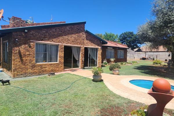 This totally revamped house offers you 3 spacious bedrooms with the main bedroom ...