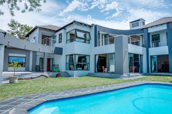 DUAL MANDATE

Magnificent 5-bedroom mansion with stunning views.

Situated on a 1,101 sqm plot, this stunning mansion offers luxury living with unobstructed views over the estate park and natural landscape. The double-volume entrance welcomes you to expansive open-plan ...