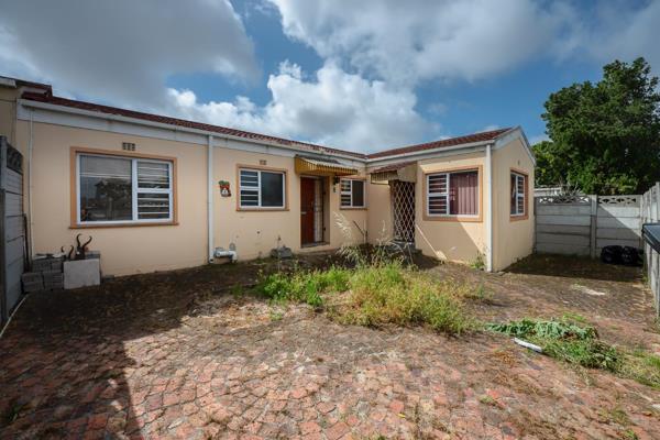 ****Exclusive Mandate**** 
  
This lovely three-bedroom property is located in the sought-after Groenvallei, a family-oriented ...