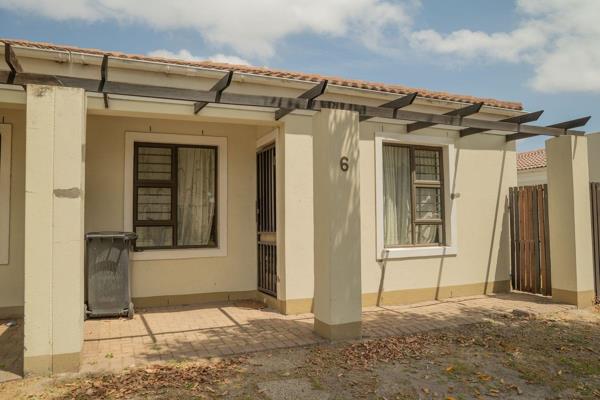 Welcome to your ideal residence in the heart of Stellendale Village Security Complex. 

This practical 3-bedroom home offers a ...