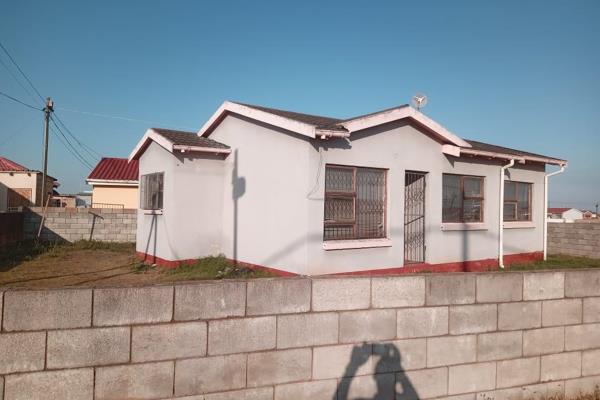 3 Bedrooms - BIC in Main Bedroom
Spacious tiled Lounge Dining room 
Kitchen, with cabinets
Large yard enclosed yard