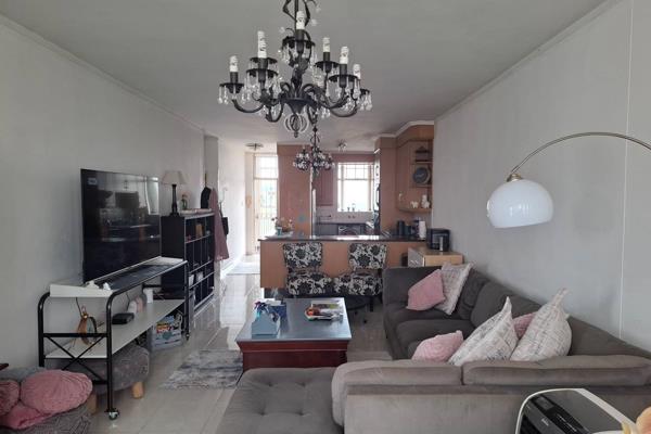 Bright and Sunny 2-Bedroom Flat for Rent in Central Dowerglen

Welcome to this charming 2-bedroom, 1-bathroom flat located on the 3rd ...