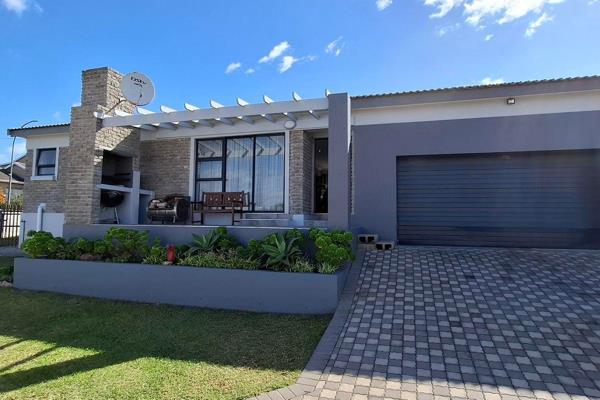 This Magnificent duet is in Dana Bay, a peaceful coastal lifestyle living neighborhood near Mossel Bay, only 2 km from the N2 ...