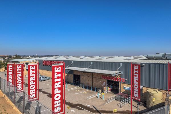 STAND-ALONE SHOPRITE - COSMO CITY 

Where United States of America Avenue meets South Africa Drive in Cosmo City, Johannesburg, lies a rare auction opportunity. This stand-alone Shoprite facility is primely positioned within one ...