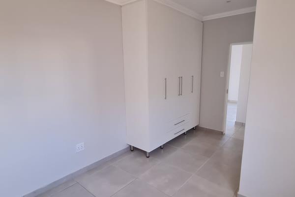 This newly built house is situated in the famous area of Jeffreys Bay called The Sands. It is situated close to all amenities such as ...