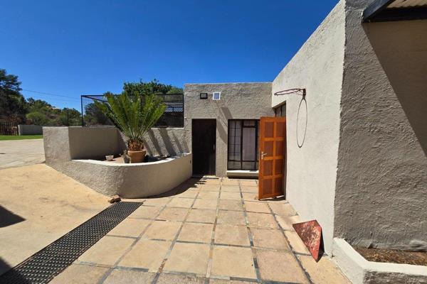 Situated at bronkhorstbaai 
offering open plan lounge,kitchen,3 bedrooms,1 full bathroom,stoep with braai and courtyard.
Double ...