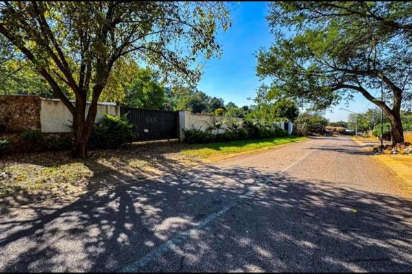 A developer&#39;s dream!!

Full title zoned(residential) stand in Val De Grace. ...