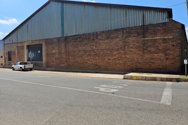 Neat and secure industrial unit measuring 533sqm available immediately for occupation at ...