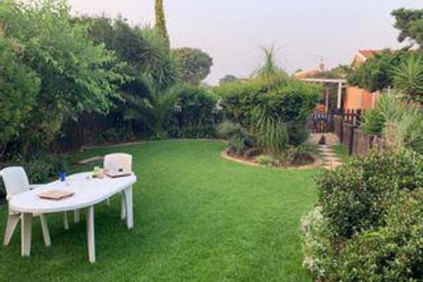 3 Bedroom 1 Bathroom Ground Floor Townhouse 

Neat modern ground floor townhouse in Farrarmere Benoni to rent. 
Large semiprivate ...