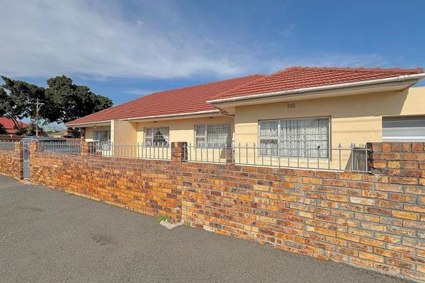 Welcome to this spacious 4-bedroom family home in Glenlily, a property that is situated ...