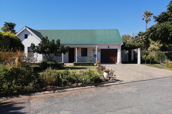 - 3 bedrooms
- 2 bathrooms ( one is en suite)
- open plan kitchen &amp; living area
- single garage &amp; carport
- prepaid ...