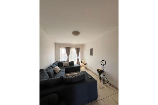 Two-Bedroom Flat for Sale in Riverside, Centurion
Located in the desirable Riverside area of Centurion, this well-maintained ...