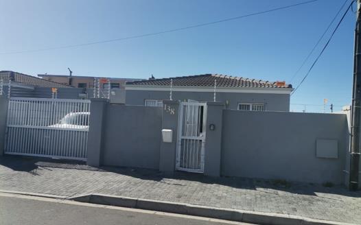 3 Bedroom House for sale in Grassy Park