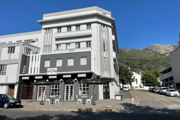 158m&#178; of prime property in the heart of the Paarl, for sale.
Opposite Bossa and Hennie&#39;s, in Zion Street close to Girls ...