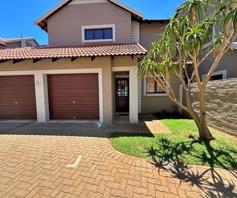 Townhouse for sale in Country View Estate