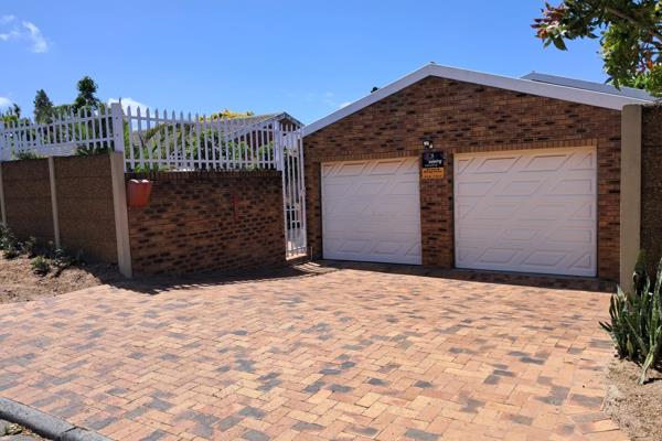 House to rent in Bethanie 

Three bedrooms all carpeted, and with built in cupboards

The main - bedroom with ceiling fan, built in ...