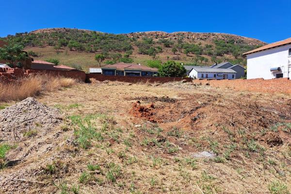 Come &amp; build your dream home in Lady selborne near Suiderberg 

The vacant land is the middle of 2 properties 
About 1002 ...