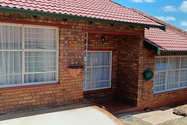 Spacious low maintenance townhouse  with private garden consist of:

Open plan lounge with a covered veranda
Dining room
Open plan ...