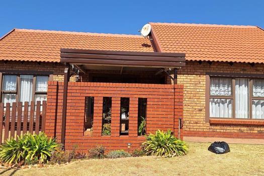 2 Bedroom House for sale in Willow Park Manor