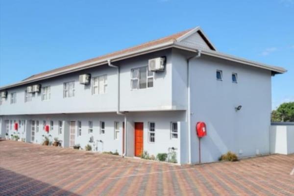 This beautifully designed unit in the heart of Durban North is an ideal starter home.
The sophisticated apartment offers 2 bedrroms, 2 ...