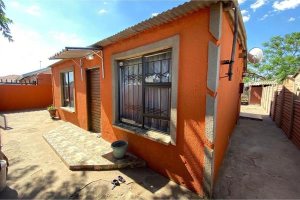 Stunning four rooms property awaits.
The property is nestles in one of the Vanderbijlpark locations in Boipatong. This property is ...