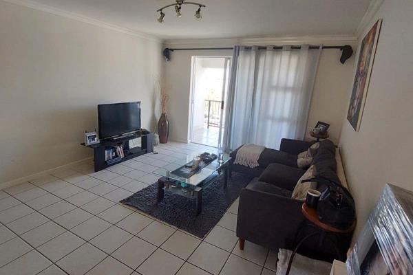 This 1st-floor apartment in Somerset Place is truly beautiful, with easy access to the N2. The apartment has an open plan kitchen and ...