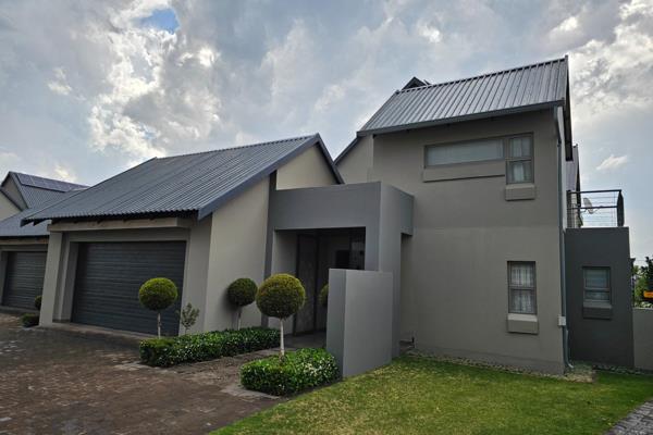 Modern Lockup-&amp;-Go Luxury in Waterkloof Heights

Welcome to this pristine ...