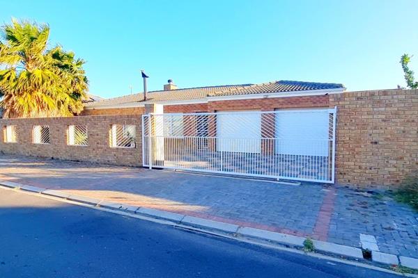 Modern 3 bedroom house in preferred area in Kraaifontein.

This property will tick most of your boxes, if not all the boxes. You can host your family and friends in the large open plan lounge and entertainment area.

This ...