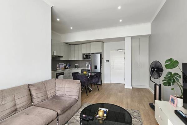 Welcome to this stylish two bedroom apartment at The Westwood, Observatory. 

Featuring an open plan layout, modern kitchen with Caesar ...