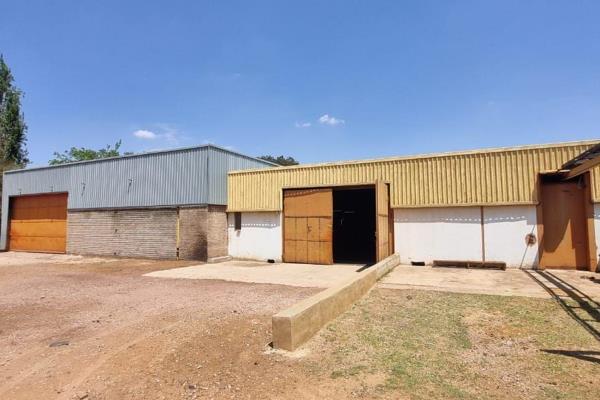 Multi tenant environment property available to let. This warehouse portion  measures ...