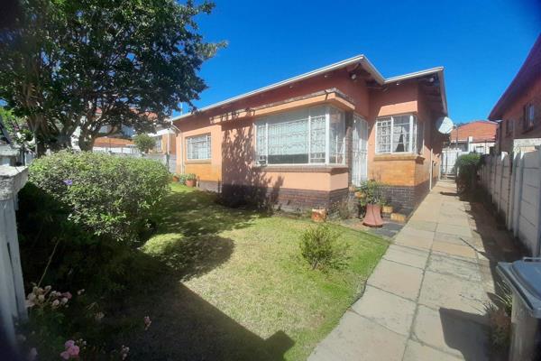 Asking Price R1 300 000 - Will negotiate all offers!

Ideal for medical suites or nurses&#39; accommodation.

This face-brick home ...