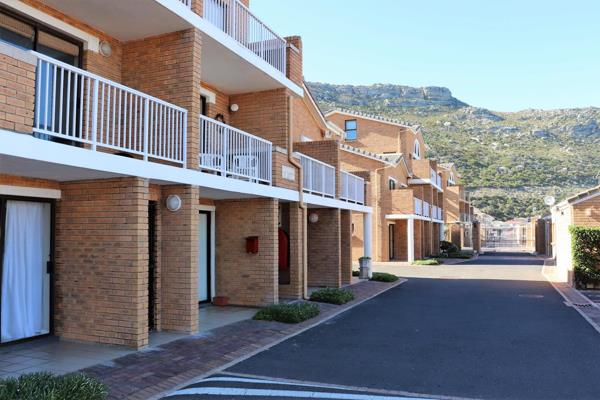 Ideally situated at the entrance to Fish Hoek, lies the pristine, secure complex of South Shore, offering this 2 bed loft apartment ...