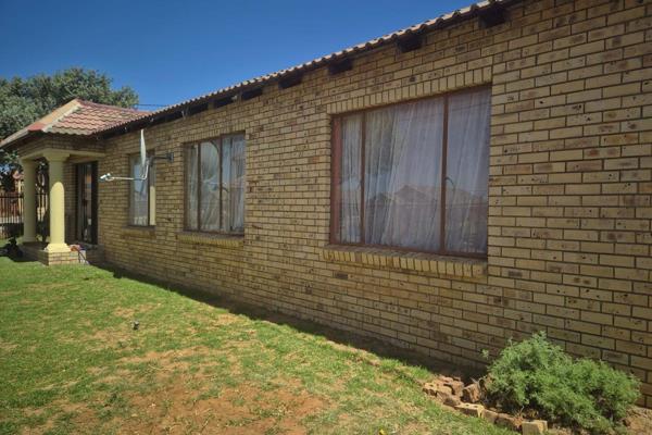 Nestled in the heart of Blomanda, this spacious 4-bedroom home is designed for comfort and convenience.
The main bedroom boasts an ...