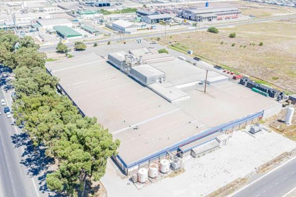 Prime and expansive &#177;9 500m&#178; warehouse situated in an ideal location in a ...