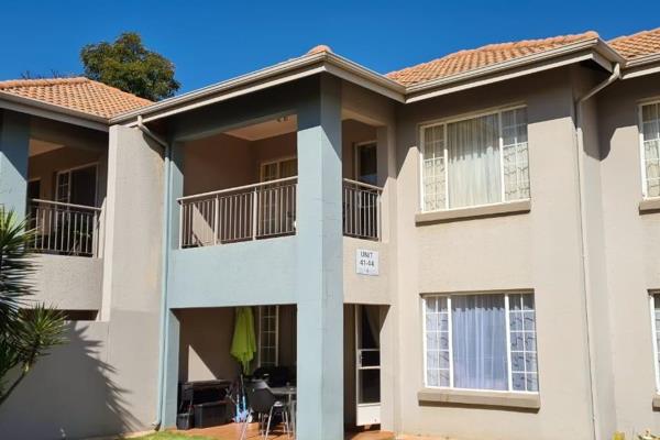 Discover the perfect blend of comfort and convenience with this delightful upstairs Townhouse unit in Rynfield, Benoni. This ...