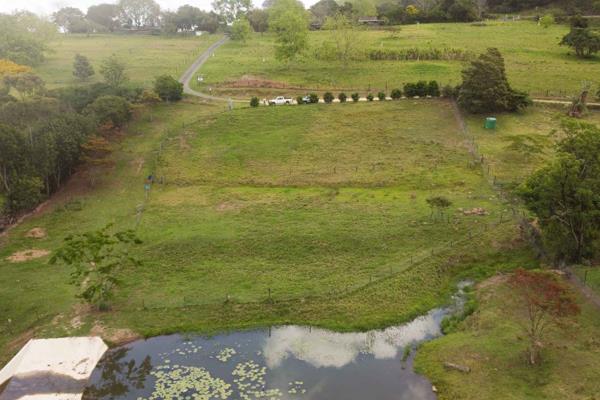 Seldom do you find a piece of land as idyllic as this! Meander down a quite country lane ...