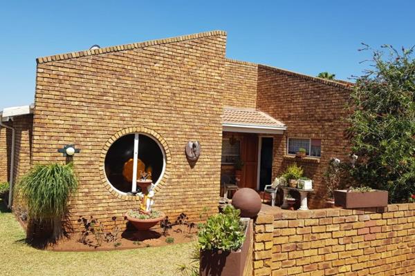 Charming Cluster Home with a Spacious Yard – Perfect for Family Living!

Nestled in the heart of the peaceful Noordheuwel Extension 4 ...