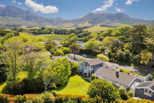 4 Bedroom House for sale in Constantia