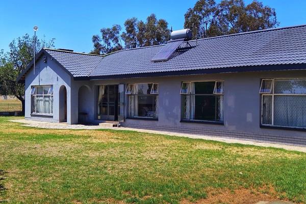 Stunning Plot for Sale in Vaal View, Vanderbijlpark offering the following.

4 Bedrooms (or 3 and an office)
2 Bathrooms (1 attached ...