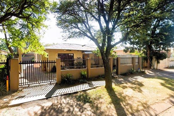 Main House Features: 
• 3 generously sized bedrooms
• Main bedroom with full en-suite, including shower, toilet, and basin
• Modern ...