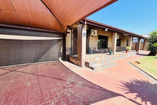 This beauty is nestled in Minnebron, Brakpan. 

With its top-tier finishes and a battery inverter, this home is move-in ready and ...