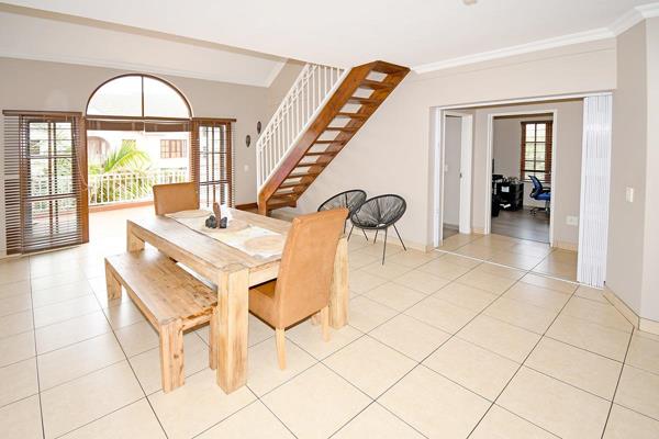 An UNFURNISHED revamped loft apartment at The Arches of Rivonia, a magnificent and well kept secure complex.

On the first floor is the ...