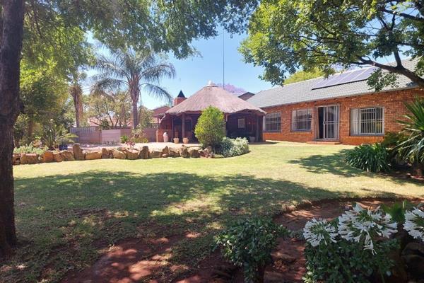 Family home to let in Rooihuiskraal. This home is looking for a new tenant. This home ticks all the boxes. When entering this home you ...