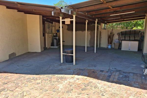 This 3-bedroom house in Sasolburg with 2 bathrooms, a lounge and dining room, entertainment area with built-in braai, single garage ...