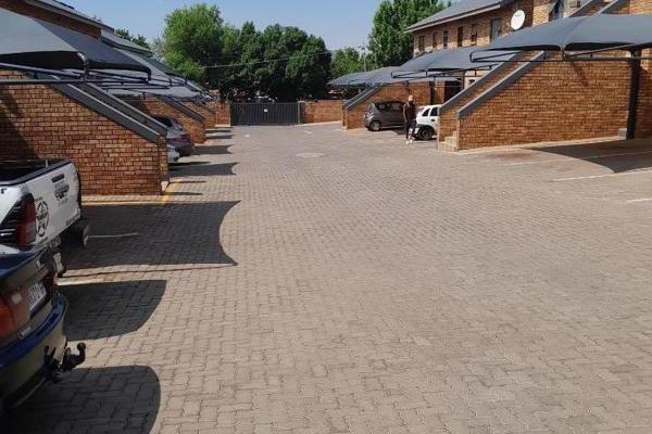 2 Bedroom Apartment to Let in Castle Hill, Germiston
Location:
Complex: Castle Hill
Area: Albermarle, Germiston
Nearby: Directly across ...